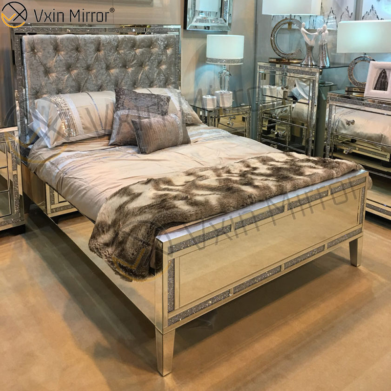 Mirror Furniture on Bedroom Silver And Black Mirrored Modern Style Bed