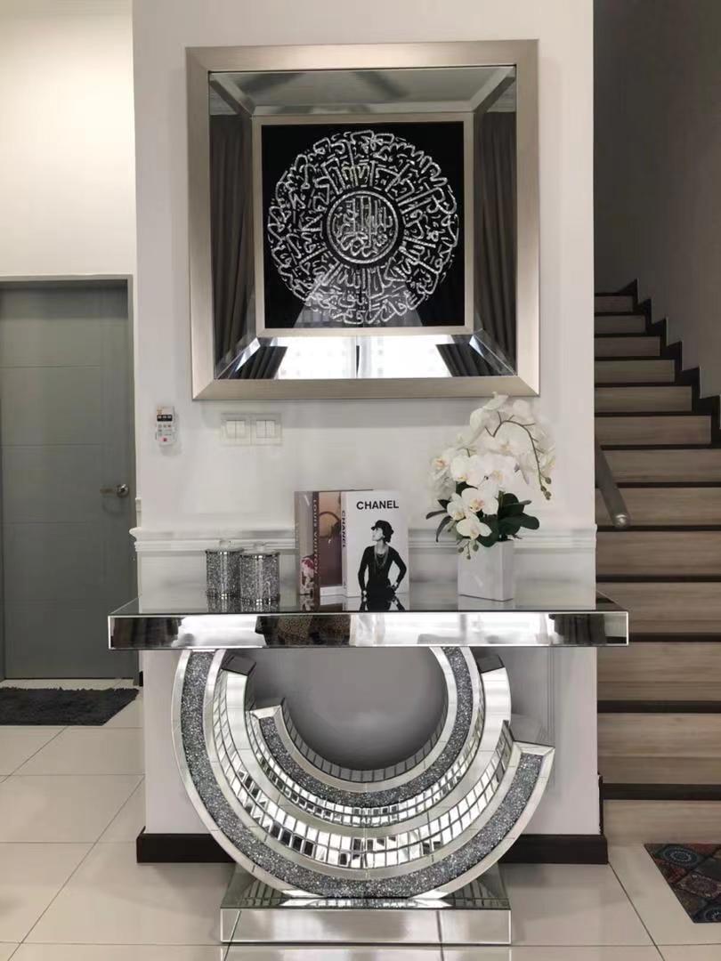 Consle Table With Mirror