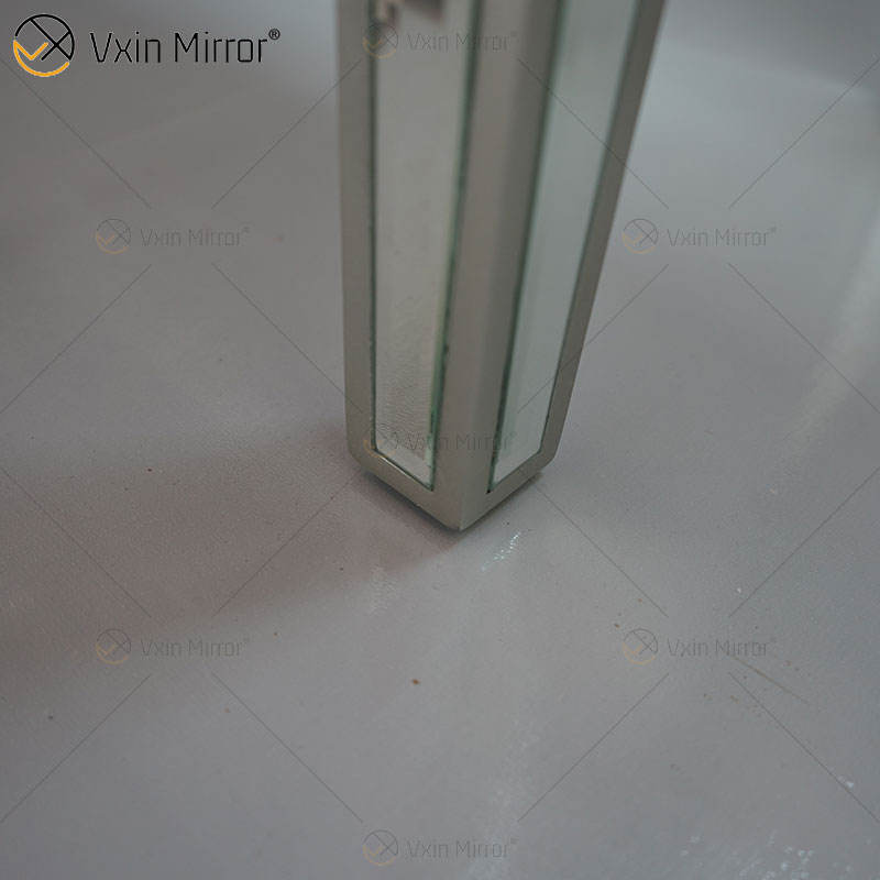 gold mirrored furniture