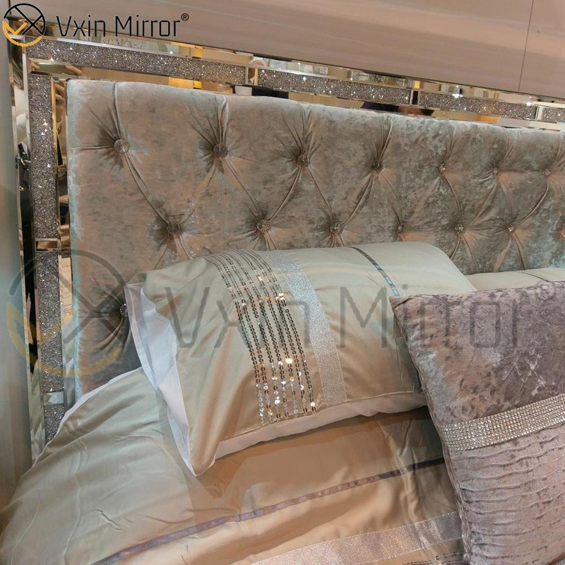 Mirror Furniture on Bedroom Silver And Black Mirrored Modern Style Bed