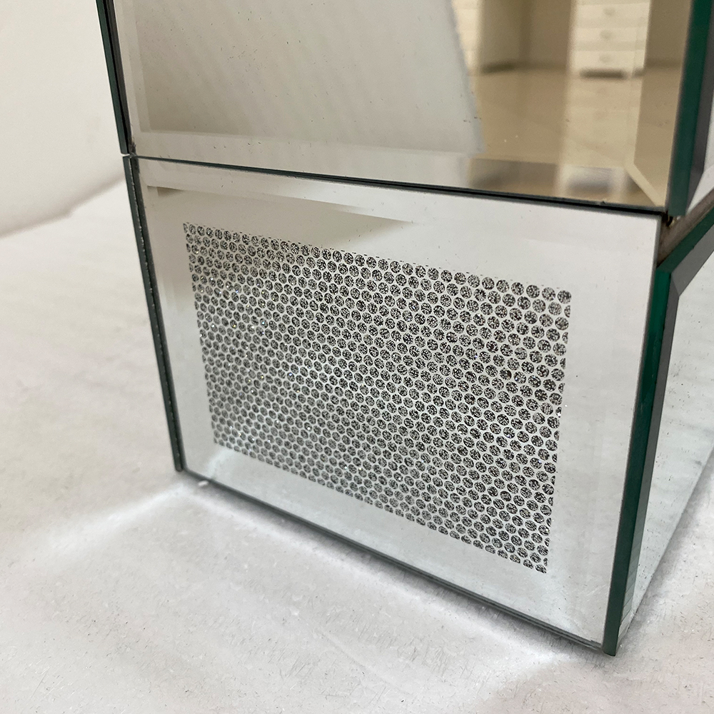 organizing jewelry box