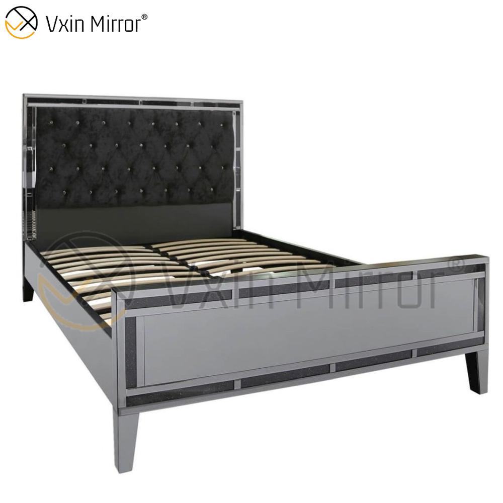 Mirror Furniture on Bedroom Silver And Black Mirrored Modern Style Bed
